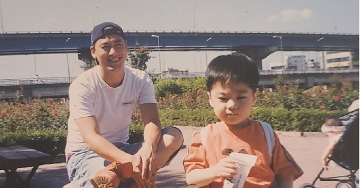 Moonbin and his Father (Source: Twitter)